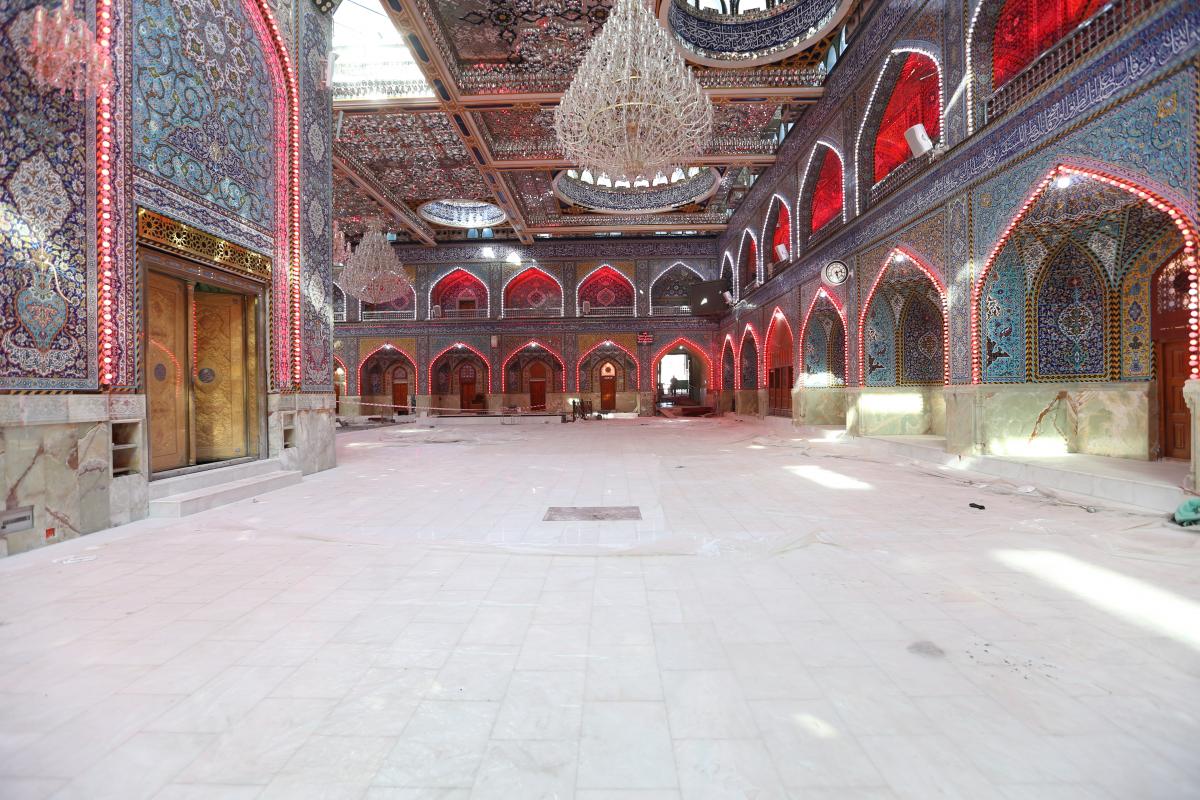 Fertigstellung des ersten Abschnitts des Verkleidungsprojekts des Hofes von Abu Fadl al-Abbas (Friede sei mit ihm) mit Marmor