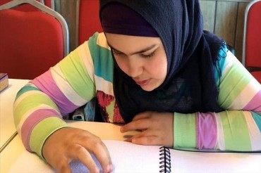Germania: bambina non vedente impara a leggere il Corano