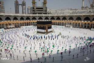 بالصور والفيديو..الطواف حول الكعبة مع الحفاظ على التباعد الاجتماعي