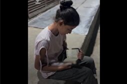 طفلة فلسطينية تتلو القرآن بخشوع أمام ثلاجة الموتى في غزة