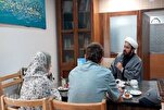 شاب روسي یعتنق الإسلام في مرقد الإمام الرضا (ع) بإیران