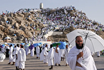 حجاج بيت الله يفدون إلى عرفة لأداء ركن الحج الأعظم