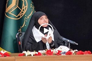 أكايمية لبنانية: الإمام الخمیني(رض) عزّز معرفة الذات من خلال الوحدة الاسلامية
