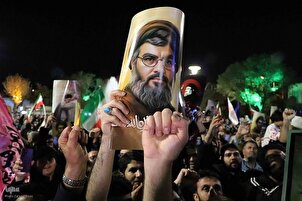 Menschen feiern Irans Vergeltungsschlag gegen das israelische Regime