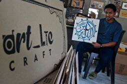 Malaysian Wood Carving Artisan Earns Big with Quranic Home Décor