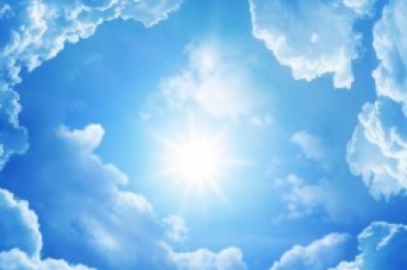 Un hombre es rescatado en los cielos por dos heroínas musulmanas