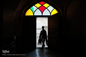 Mezquita histórica Moayer Al-Mamalik de Teherán