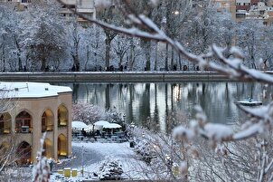 Tabriz cubierta de nieve en los últimos días del otoño