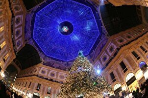 Milán: un musulmán recita el Corán entre los ciudadanos que celebran la Navidad