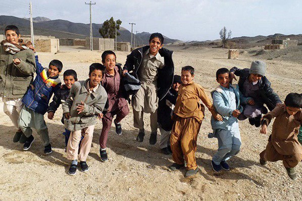 پا به پا لبخند؛ از کوره‌های تهران تا روستاهای سیستان و بلوچستان