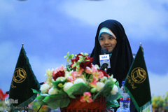 حفظ کل قرآن در کنار درس و مدرسه؛ روزهای کودکانه نرگس 8‌ساله/ رقابت خواهر و برادری