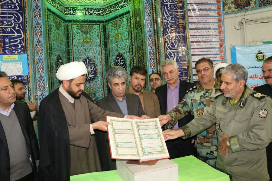 رونمایی از قرآن کتابت شده یکی از کارکنان بازنشسته تیپ ۳۱۶ نزاجا
