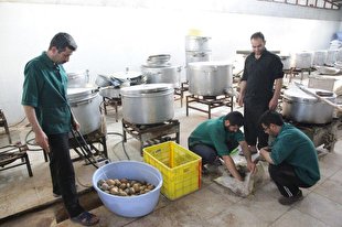 وقتی خادمی نوکر خادمی دیگر می‌شود + تصاویر