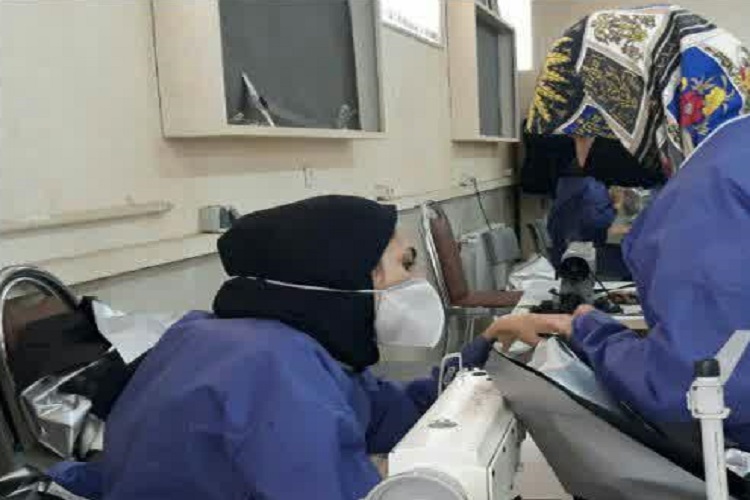 تولید روزانه 50 دست لباس بیمارستانی به همت کانون قرآن دانشگاه بوعلی&zwnj;سینا