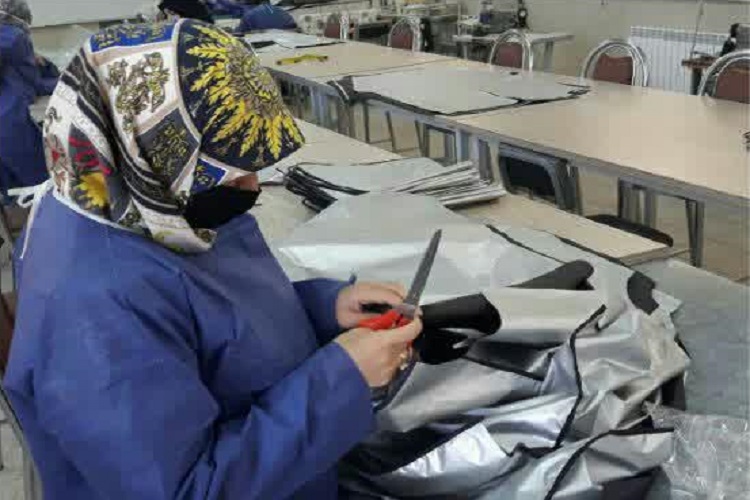 تولید روزانه 50 دست لباس بیمارستانی به همت کانون قرآن دانشگاه بوعلی&zwnj;سینا