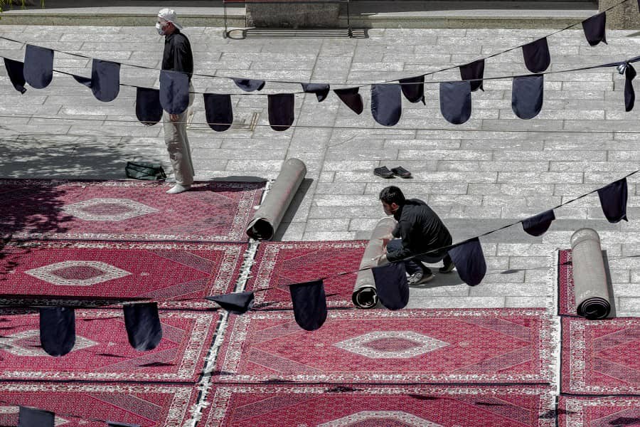 عکس| اقامه نماز ظهر عاشورا در همدان