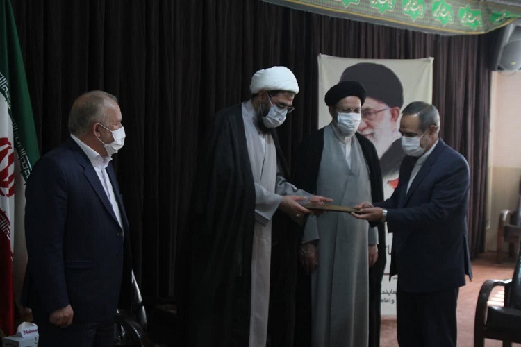 تجلیل از 20 دستگاه برتر در حوزه نماز در همدان