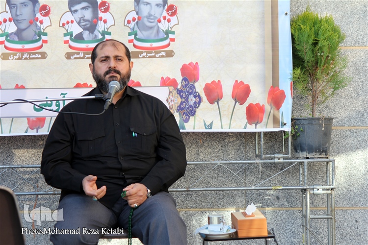 عکس | برگزاری مراسم آبروی محله در کوچه‌ای با 8 شهید