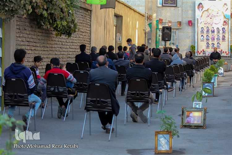 عکس | برگزاری مراسم آبروی محله در کوچه‌ای با 8 شهید