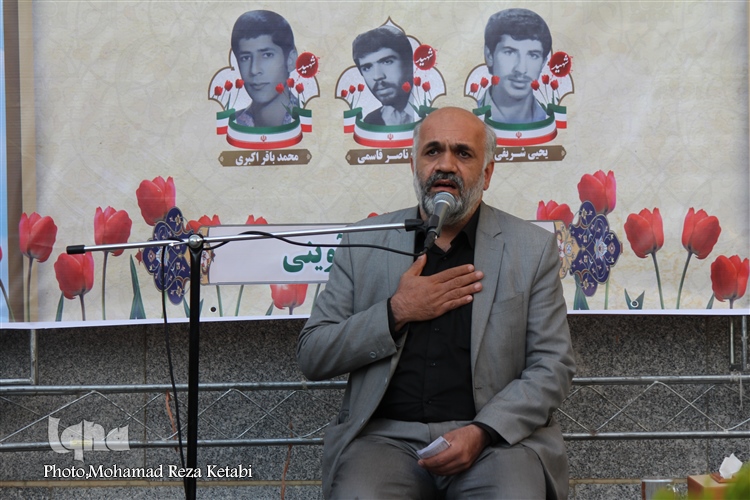 عکس | برگزاری مراسم آبروی محله در کوچه‌ای با 8 شهید