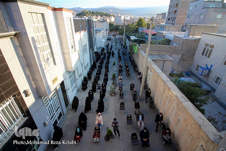 عکس | برگزاری مراسم آبروی محله در کوچه‌ای با 8 شهید