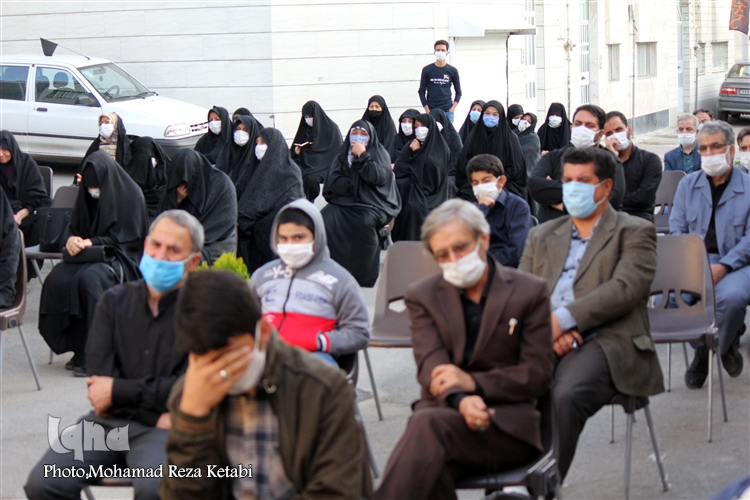 عکس | برگزاری مراسم آبروی محله در کوچه‌ای با 8 شهید