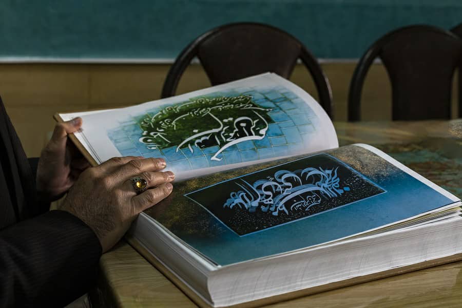 قرآن اهدایی به خانواده سردار دلها؛ مهمان ایکنای همدان/ کتابتی که پس از شهادت سردار قرآنی شد قرآن اهدایی به خانواده سردار دلها؛ مهمان ایکنای همدان/ کتابتی که پس از شهادت سردار قرآنی شد