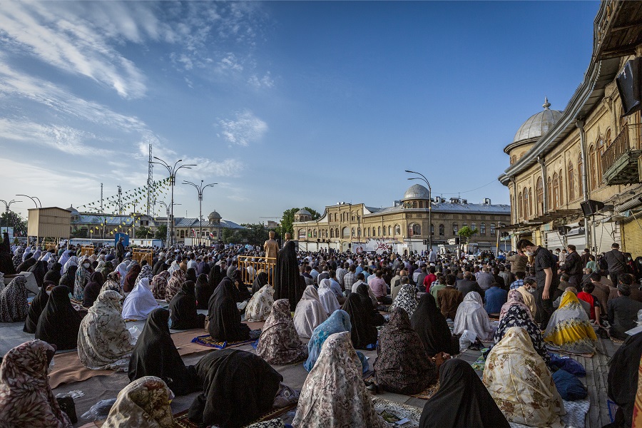 عکس | اقامه نماز عید فطر در همدان
