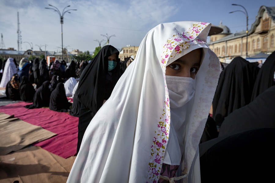 عکس | اقامه نماز عید فطر در همدان