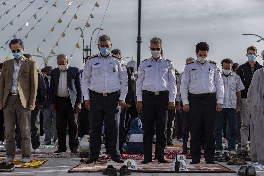 عکس | اقامه نماز عید فطر در همدان