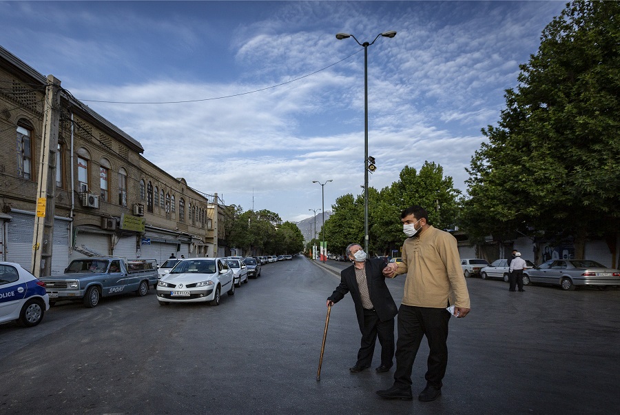 عکس | اقامه نماز عید فطر در همدان