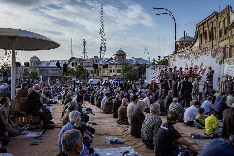 عکس | اقامه نماز عید فطر در همدان