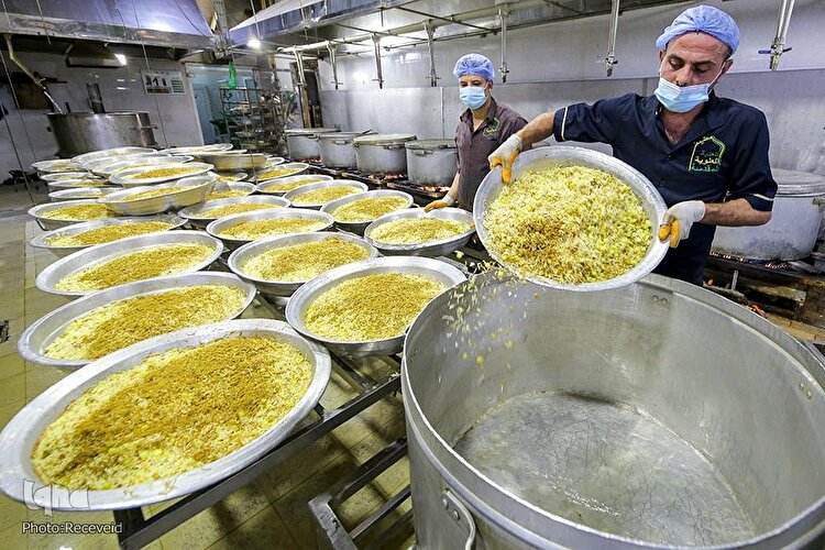 اطعام محرومین توسط آستان مقدس علوی