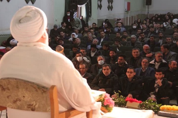 تجلیل از فعالان همایش رویش‌های قرآنی انقلاب در جشن مبعث + عکس