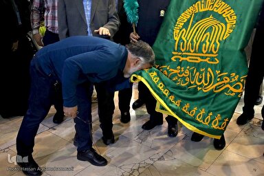 فیلم | زیارت پرچم حرم امام رضا(ع) در نمایشگاه قرآن