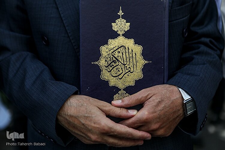 تجمع جامعه قرآنی در پی هتک حرمت به قرآن کریم