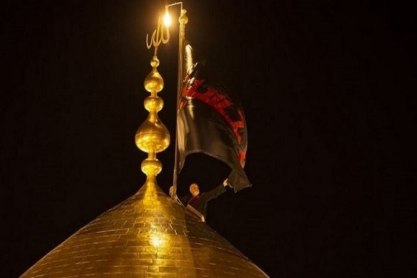مراسم تعویض پرچم گنبدهای حرم امام حسین (ع) و حضرت عباس (ع) + فیلم
