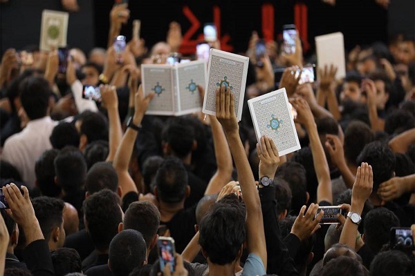 عکس | قرآن برافراشتن در حرم حسینی