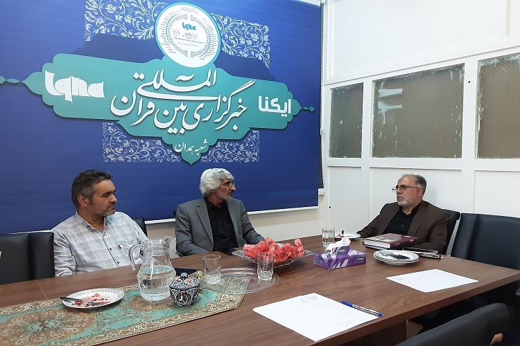 نشست بررسی جایگاه شعر آئینی در ایکنا همدان