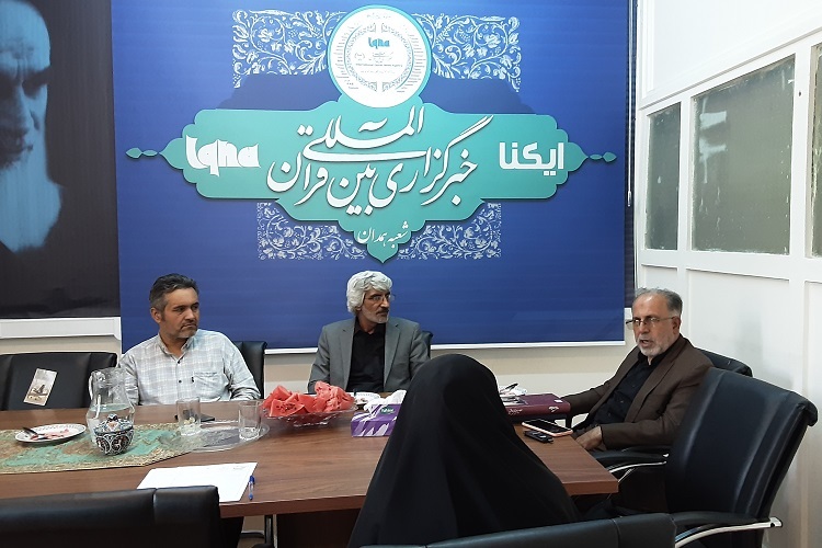 نشست بررسی جایگاه شعر آئینی در ایکنا همدان