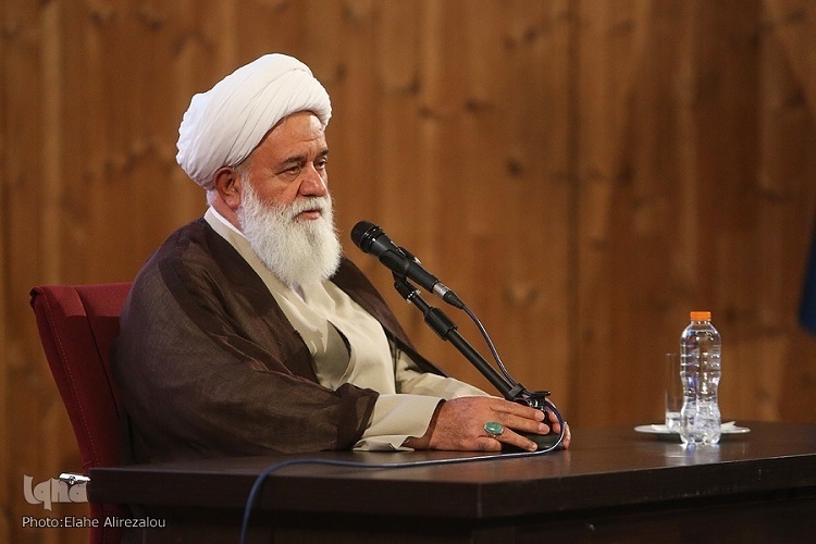 ظرفیت معنایی قرآن معجزه است