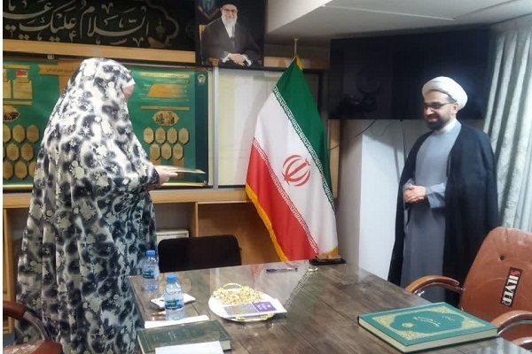 بانوی آلمانی در حرم رضوی به اسلام گروید+ عکس