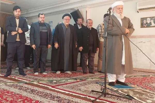 اقامه نماز وحدت با حضور مولوی محمد اسحاق مدنی در دانشگاه مذاهب