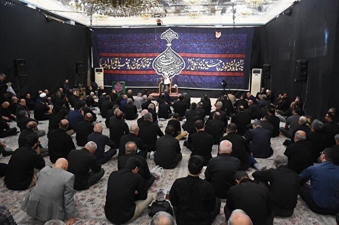 مجالس امام حسین(ع) درس ایستادگی را می‌آموزند