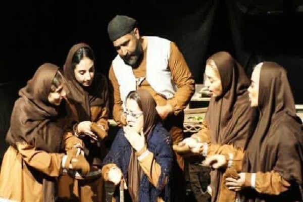 نمایش «راز پیشونی سفید»