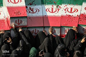 تشییع پیکرهای ۱۰۰ شهید گمنام در تهران