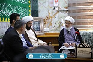 تجلیل تولیت آستان حسینی از قاریان ختم قرآن رمضانیه + عکس