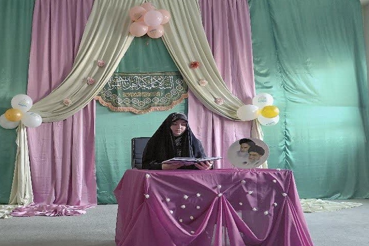 نگین نریمانی، مسئول جلسات خانگی قرآن روستای چنار اسدآباد