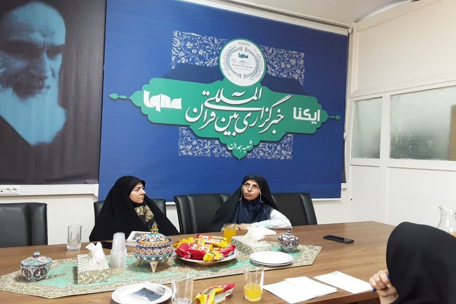 نشست تبیین شخصیت حضرت زینب(س) و رسالت زنان کاروان حسینی در ایکنای همدان نشست تبیین شخصیت حضرت زینب(س) و رسالت زنان کاروان حسینی در ایکنای همدان