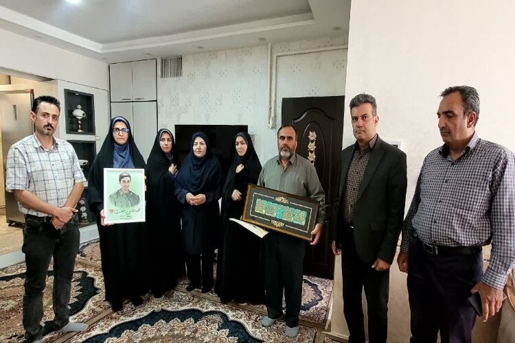 دیدار با خانواده شهید عباس حیدری دیدار با خانواده شهید عباس حیدری